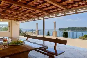 Bay View House, Stikovica