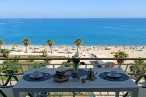Maremare, really on the Beach, with private parking Apartments, Savona