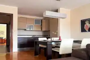 Lana apartment, Petrovac