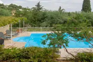 Villa Melina, Nisakion