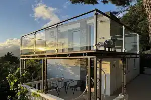 House in the pines, Sutomore