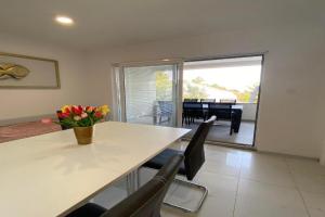 Dorothy Apartman, Vir
