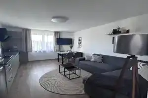 Apartmán U nás, Freidau