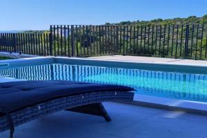 Apartman Retro with heated pool and gym for 8, Betina