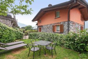 Luxury Lakefront Maisonette Apartments, Lezzeno