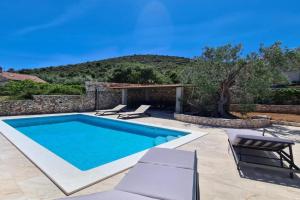Olive Tree - House with Pool, Vinisce
