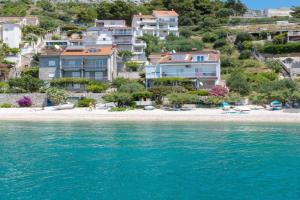Apartments by the sea Stanici, Omis - 19728, Tice
