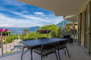 We Lake Como: lake view apartment, feeling home in charming, Argegno