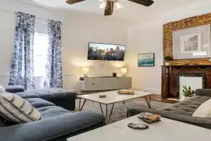 Uptown Spacious 4BD/3BA with Historic Charm Guest house, New Orleans