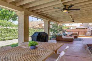 Home with Private Pool and Game Room in!, Indio