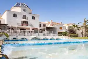Bungalow Urb Costa Hispania Guest house, Arenales del Sol