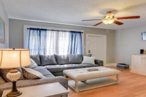 3 Mi to Dtwn Beautiful Apt with Deck! Apartments, Galveston