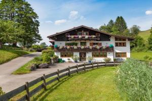 Haus am Teich - Fewo Relax mit Bergbahn Unlimited Apartments, Oberstdorf
