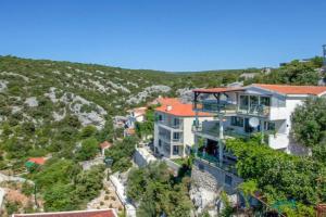 2 Bedroom Lovely Apartment In, Vinisce