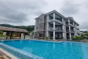 Phoenix Apartments, Glacis