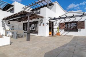 Playa Bastián 2 habs, 2 baños y súper terraza Apartments, Costa Teguise