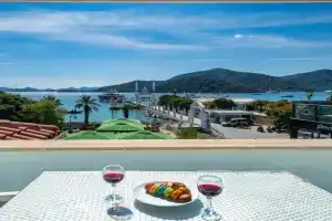 Dedeminn Garden House, Goecek