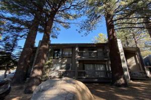 Mammoth Awesome Location-1 min to Shuttles & Food! TOML-CPAN-11402 Apartments, Mammoth Lakes