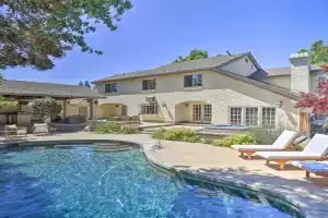 Redding Getaway with Hot Tub and Outdoor Kitchen! Guest house, Redding
