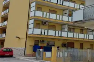 APPARTAMENTO IN SOTTOMARINA DI Apartments, Chioggia