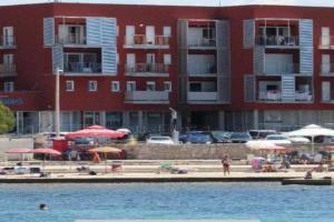 Elegant Studio, Umag