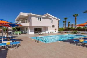 Villa Coral Athina by Villa Plus, Coral Bay