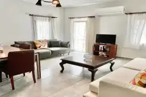 Bodrum-Turgutreis Merkezde Plaja 50 Metre uzaklıkta 1 ve 2 numaralı daireler Apartments, Turgutreis