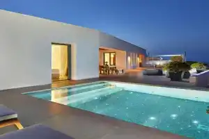 Kamini White I Villa, Pirgos