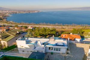 WHİTE ROSE VİLLA Jakuzili ve Isıtma Havuzlu Villa, Sapanca