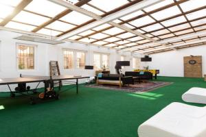 230 m2 Loft mit eigenem Wintergarten mit Tischtennis & Dart, kostenloser Parkplatz Apartments, Erfurt