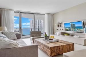 Beachside Contemporary Residence in Lyfe Apart-hotel, Hollywood