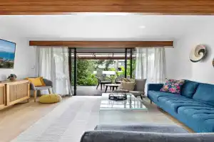 Stylish Townhouse, private courtyard walk to beach, Noosa Heads