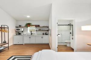 The Aloha Apartments, Chandler