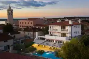 Villa Arena - pool table, table tennis, darts & more, Pula