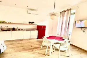 Alla Scalinata del Teatro Rossetti confort suites parcheggio, Trieste
