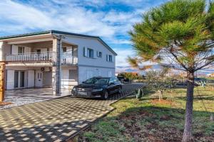 1 Bedroom Nice Apartment In, Razanac