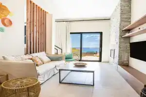 Euphoria Suites, Lakki