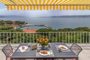 Amazing Home In Guest house, Povile