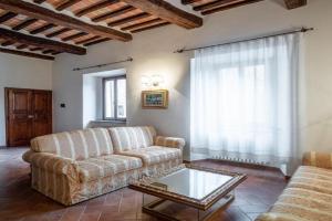 La casa in piazza, Panicale