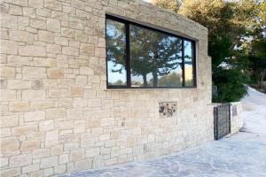 Cosmema Stone house with amazing mountain view, Stroumbi
