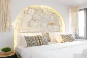 Amalthia Luxury Suites, Polykhrono