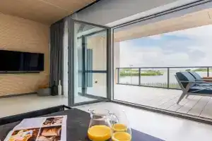 SELLING SUNSET, 2BD SEA VIEW Apt, By Cohost, Sventoji