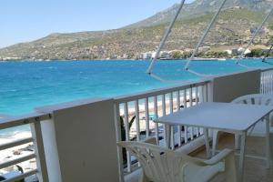 Iris Sunset Suite Apartments, Loutraki