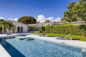 Little Havana - Unwind in a Tropical Garden Retreat with Private Pool Guest house, West Palm Beach