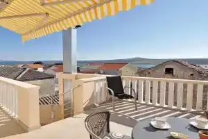 Apartment 32, Posedarje