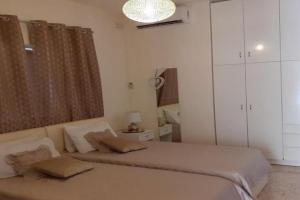 Sunny large terrace studio apartment WiFi Airconditioners BBQ, Mellieha