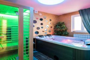 Wellness Studio D'Or - Exclusive NEW apartment With whirlpool, sauna, sunny terrace, private parking, Porec
