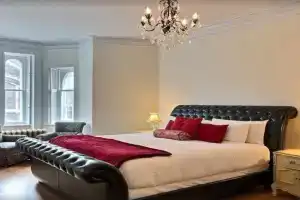 Suite Versailles Apartments, Levis
