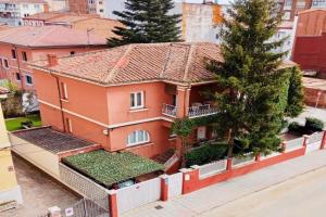 Casa Palomera - Casa completa con jardín, gimnasio y garaje privados, Leon