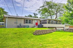 6 Mi to Old Market Home with BBQ-Ready Patio! Guest house, Omaha